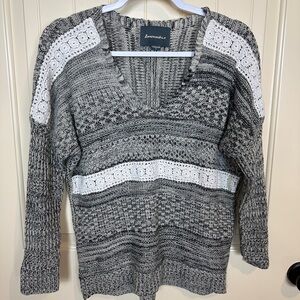 Lovemarks v-neck cable‎ knit boho sweater with crochet accents sz S